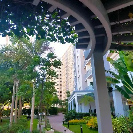 Cozy Topmost Floor One Bedroom With Mall View