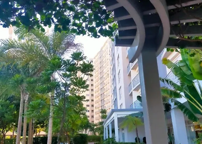 Cozy Topmost Floor One Bedroom With Mall View Manila