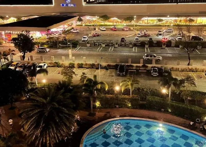 Cozy Topmost Floor One Bedroom With Mall View 3* Manila